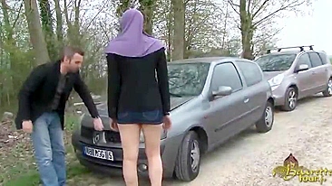 Woman in hijab satisfies stranger's sex hunger for his help