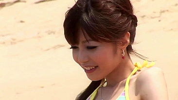 Amateur skinny Japanese girl makes love with boyfriend on beach rocks