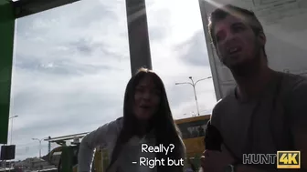 Amateur girl deals with strange guy's cock for money and accommodation