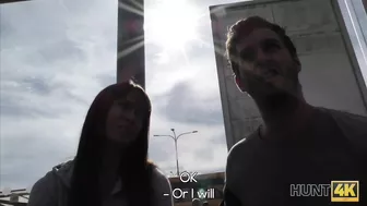 Amateur girl deals with strange guy's cock for money and accommodation