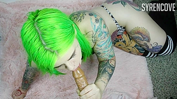 Over-tattooed slut with toxic-green hair has fun with brown toy