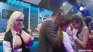Perverted MILFs and girls at dirty sex party in nightclub