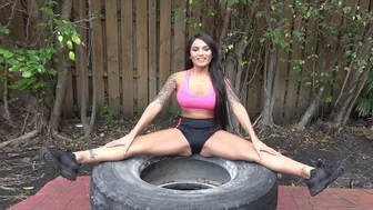 Tempting Latina looks like she is ready to do porn xxx exercises