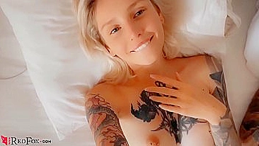 XXX buddy wakes the teen up using fingers and fucks in amateur porn