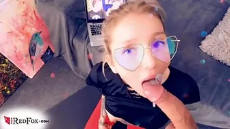 XXX yoga girl stops doing exercises in favor of amateur porn