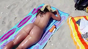 Whorish mom full naked with her son on the beach