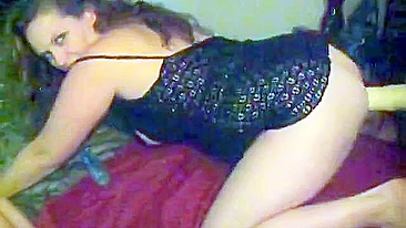 Dildo Threesome - Slut bored wife fucking huge sex toy