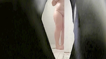 Spying my elder sister she has huge ass and big tits