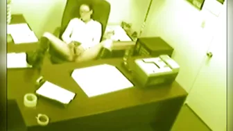 Spying my sexy and modest coworker masturbaite in work
