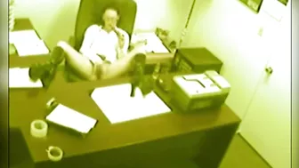 Spying my sexy and modest coworker masturbaite in work