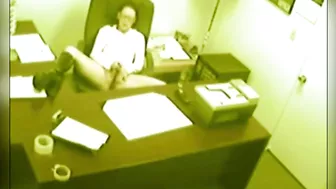Spying my sexy and modest coworker masturbaite in work