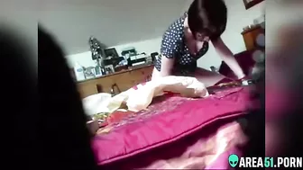 I'm spying as my hot mom masturbate, has a sexy body!