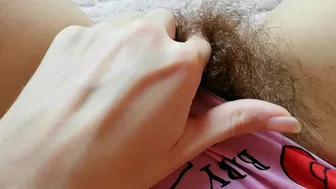 Amateur girl has a hairy cunt and wants everybody to check it out