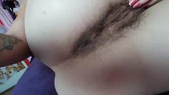 Camgirl with a hairy bush shows how her tight asshole can breathe
