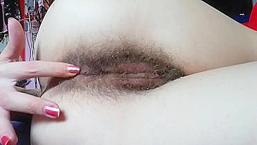 Camgirl with a hairy bush shows how her tight asshole can breathe