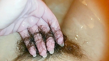 Amateur mom with super hairy bush relaxes naked in the bathroom