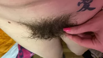 Mom demonstrates her hairy cunt with huge bush in extreme close up video