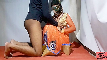 Amateur Indian sister hides her face when fucking horny brother
