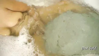 Bhabhi possessor of saggy titties goes bathing to masturbate in water