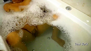 Bhabhi possessor of saggy titties goes bathing to masturbate in water