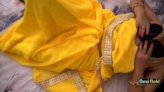 Porn of the Bhabhi amateur model in yellow boasting about hot titties