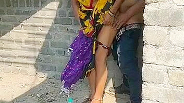 Bhabhi caught fucking in abandoned house by local dudes