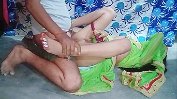 Cute bhabhi in green saree takes cock of Indian devar on the floor