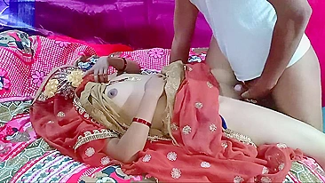 Bhabhi in saree caresses devar's thick cock in amateur Indian video