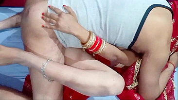 Bhabhi in red saree hides her face when fucking horny Indian devar