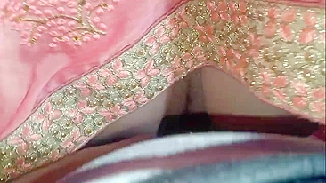 Skillful Desi bhabhi uses her feet and Indian pussy to please a man