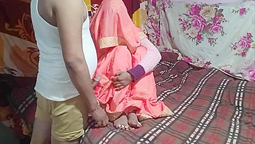 Bhabhi worships devar's cock and enjoys chudai in missionary style