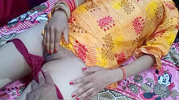 Shy Bhabhi invites Indian neighbor at her home to have quick chudai