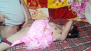 Shy Bhabhi lies on bed and enjoys chudai with devar in missionary pose