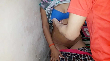 Close-up Hindi talk video of Bhabhi nailed by Indian guy on camera