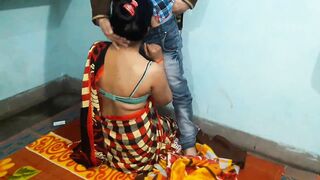 Bhabhi invites Indian cameraman to touch boobs and gives him pleasure