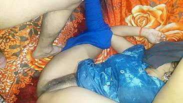 Desi woman is in mood to receive Indian guy's cock in Bhabhi porn