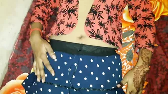 Hindi talk makes Bhabhi relax before being nailed by the Indian man