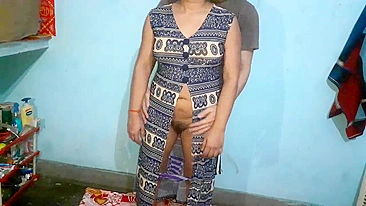 Aunty has hairy peach to give sexual pleasure Bhabhi lover from India