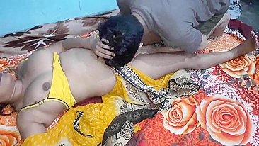 Aunty boasts about body to devar who gives sexual pleasure to Indian
