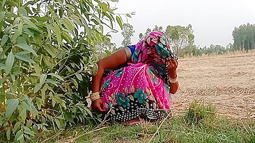 Lover films Bhabhi pissing and fucks the Indian minx in desi video