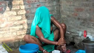 Indian possessor of camera decides to film desi Bhabhi taking a bath