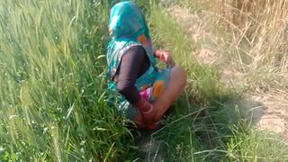 Fuck buddy and Indian Bhabhi go outdoors to film amateur desi porn video