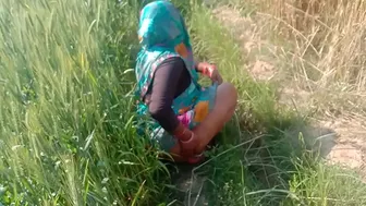 Fuck buddy and Indian Bhabhi go outdoors to film amateur desi porn video