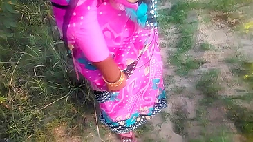Weather is beautiful so Indian Bhabhi invites devar to have outdoor sex