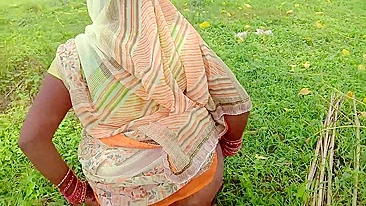 Lewd Bhabhi likes to walk in the fresh air and have sex with Indian devar