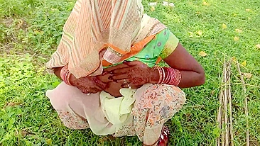 Lewd Bhabhi likes to walk in the fresh air and have sex with Indian devar
