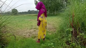 Indian guy and desi Bhabhi know a place to have sex without being caught