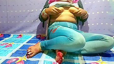 Desi Bhabhi loves Indian man so much that sex on camera isn't a problem