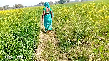 Naughty Indian Bhabhi is in a mood to practice desi sex in the fresh air