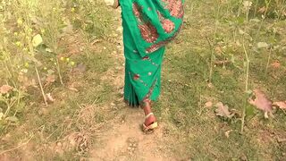 Desi Bhabhi makes Indian guy happy by spreading legs outdoors